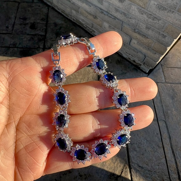 (Brand New) Oval Shaped Silver and Dark Blue Zircon Crystal Bracelet - Picture 5 of 5